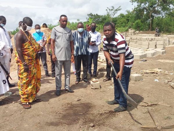 The Ho West District Chief Executive, Hon Ernest Victor Apau on 18th May, 2021, has cut the sod for the construction of DCE’S bungalow at Dzolo-Kpuita. He was jointly assisted by the District Coordinating Director, Mr. Prosper Agbenyo and the Traditional leaders of the community.